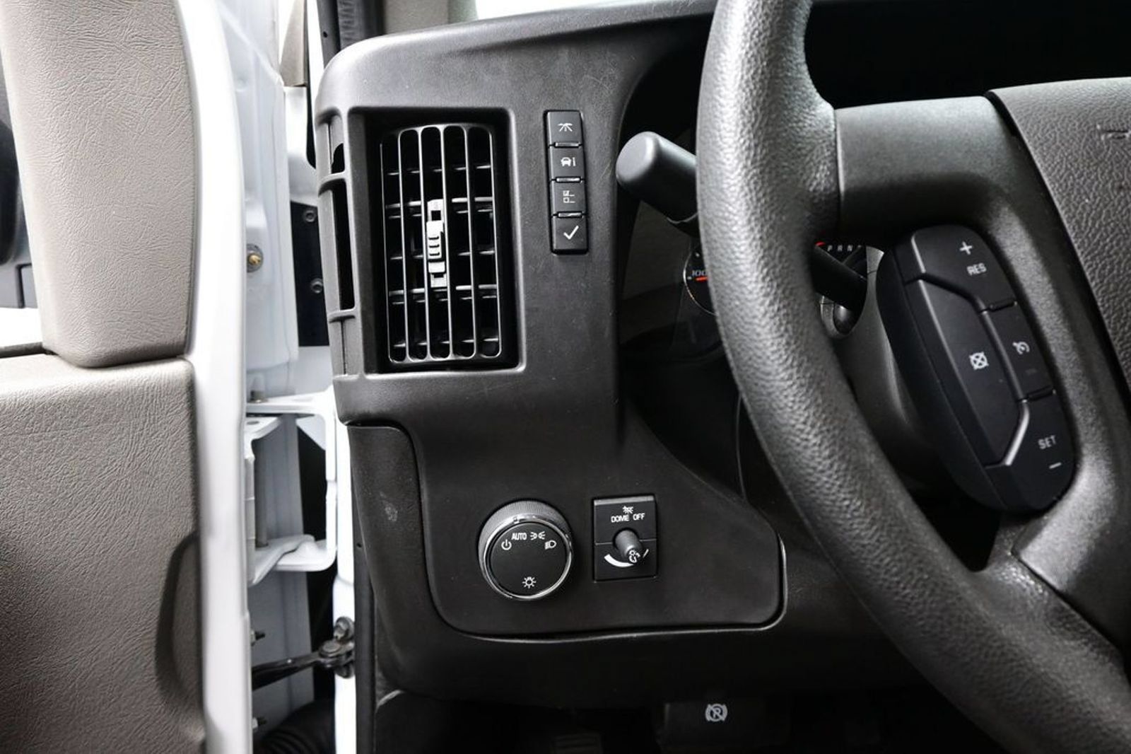 Used 2025 Chevrolet Express 3500 LT w/ LT Preferred Equipment Group RWD image 20
