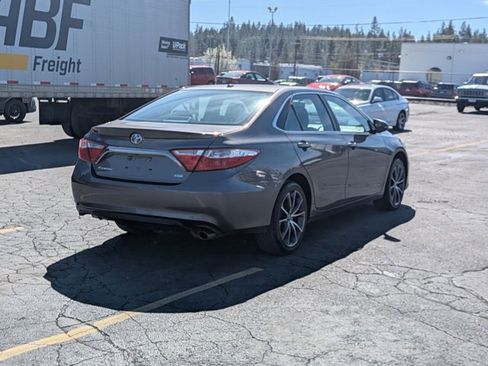 Used 2017 Toyota Camry XSE w/ Moonroof Package image 5