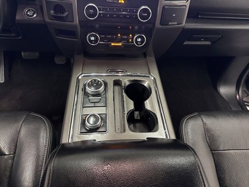 Used 2019 Ford Expedition XLT image 17