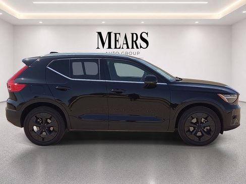Used 2024 Volvo XC40 B5 Plus AWD/4WD image 6