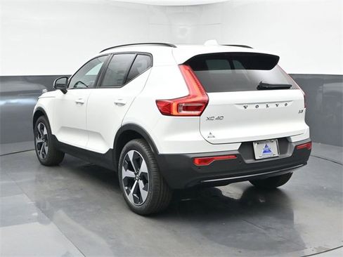 New 2026 Volvo XC40 B5 Core w/ Climate Package image 6