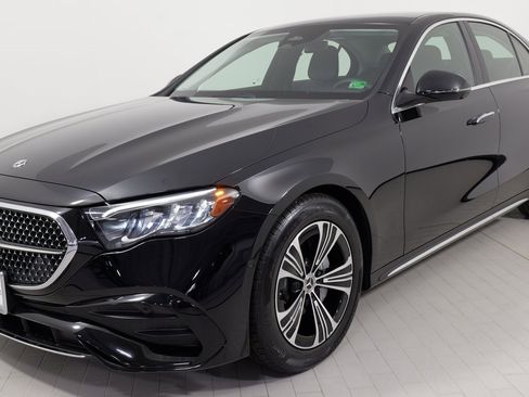 Used 2025 Mercedes-Benz E 350 4MATIC Sedan image 4