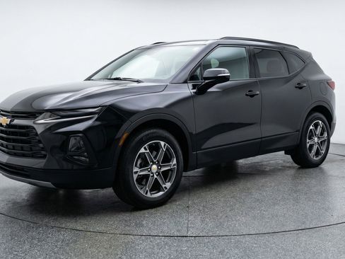 Used 2025 Chevrolet Blazer LT FWD image 3