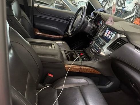 Used 2019 Chevrolet Suburban Premier RWD image 4