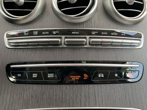Used 2020 Mercedes-Benz GLC 300 4MATIC image 29