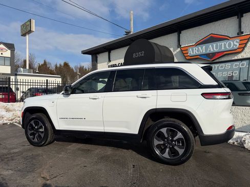 Used 2022 Jeep Grand Cherokee Limited 4xe w/ Luxury Tech Group II image 11