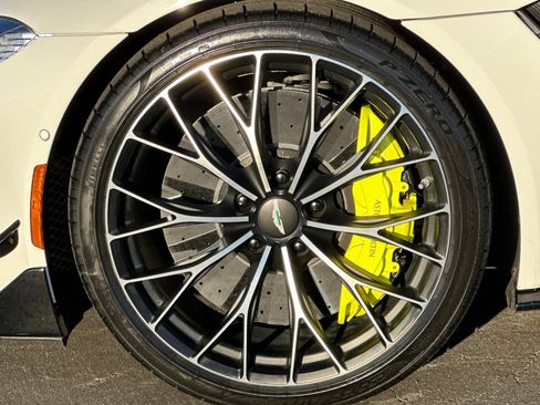 Used 2022 Aston Martin V8 Vantage Coupe image 4