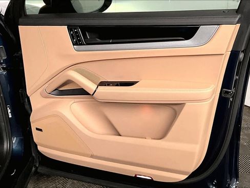 Used 2024 Porsche Cayenne image 22