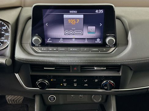 Used 2023 Nissan Rogue S image 23