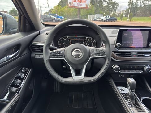 Used 2023 Nissan Altima 2.5 SV image 19