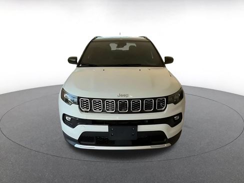 Used 2025 Jeep Compass Limited AWD/4WD image 4