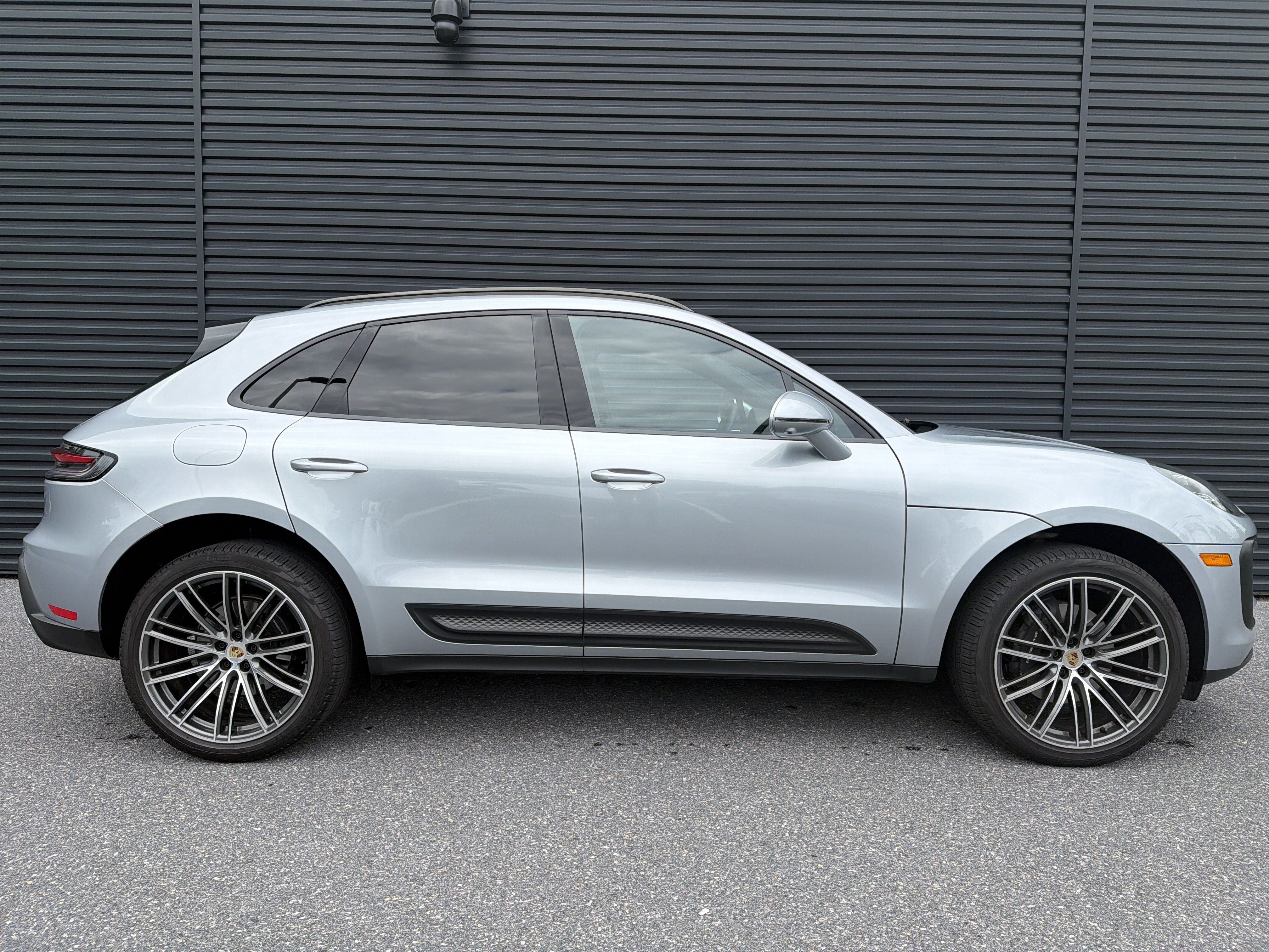 Certified 2026 Porsche Macan AWD/4WD image 4