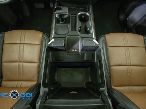 Used 2025 Chevrolet Silverado 1500 High Country w/ Technology Package AWD/4WD image 33
