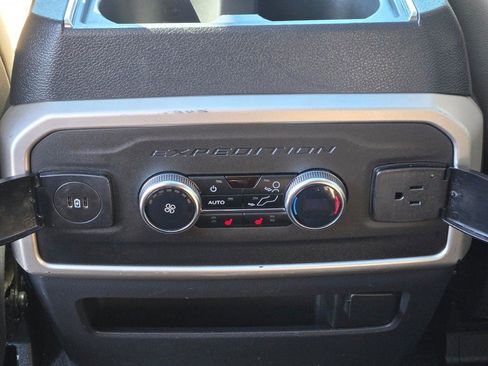 Used 2024 Ford Expedition Limited AWD/4WD image 22