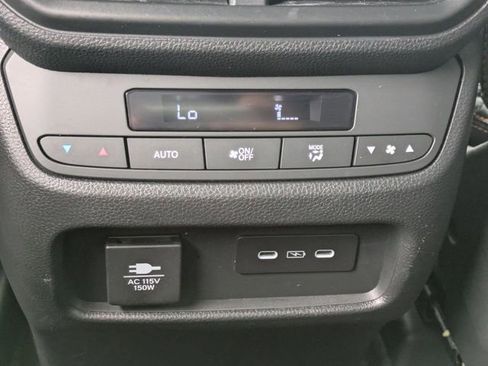 Used 2025 Honda Pilot TrailSport image 16