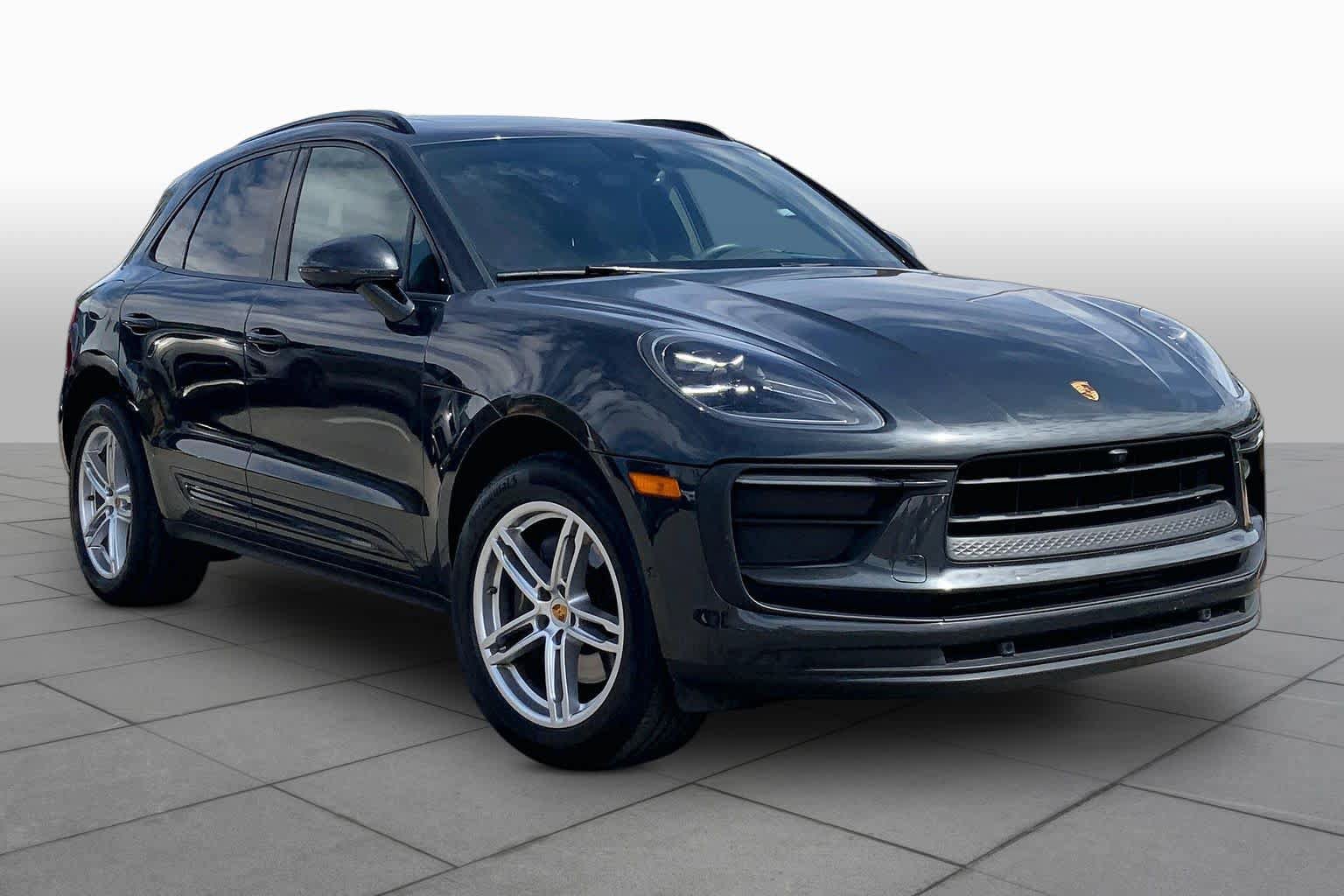Used 2022 Porsche Macan AWD/4WD image 3