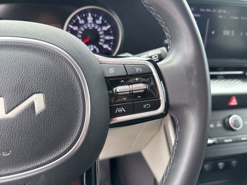 Used 2024 Kia Carnival LX image 15