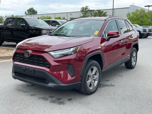Used 2025 Toyota RAV4 XLE AWD/4WD image 3