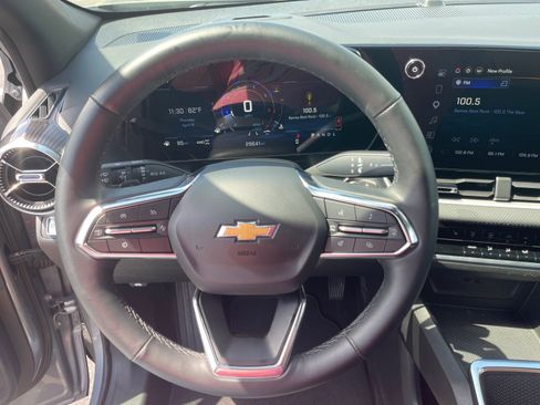 Used 2025 Chevrolet Equinox LT AWD/4WD image 7