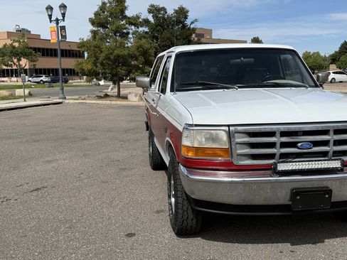 Used 1996 Ford Bronco XLT image 4