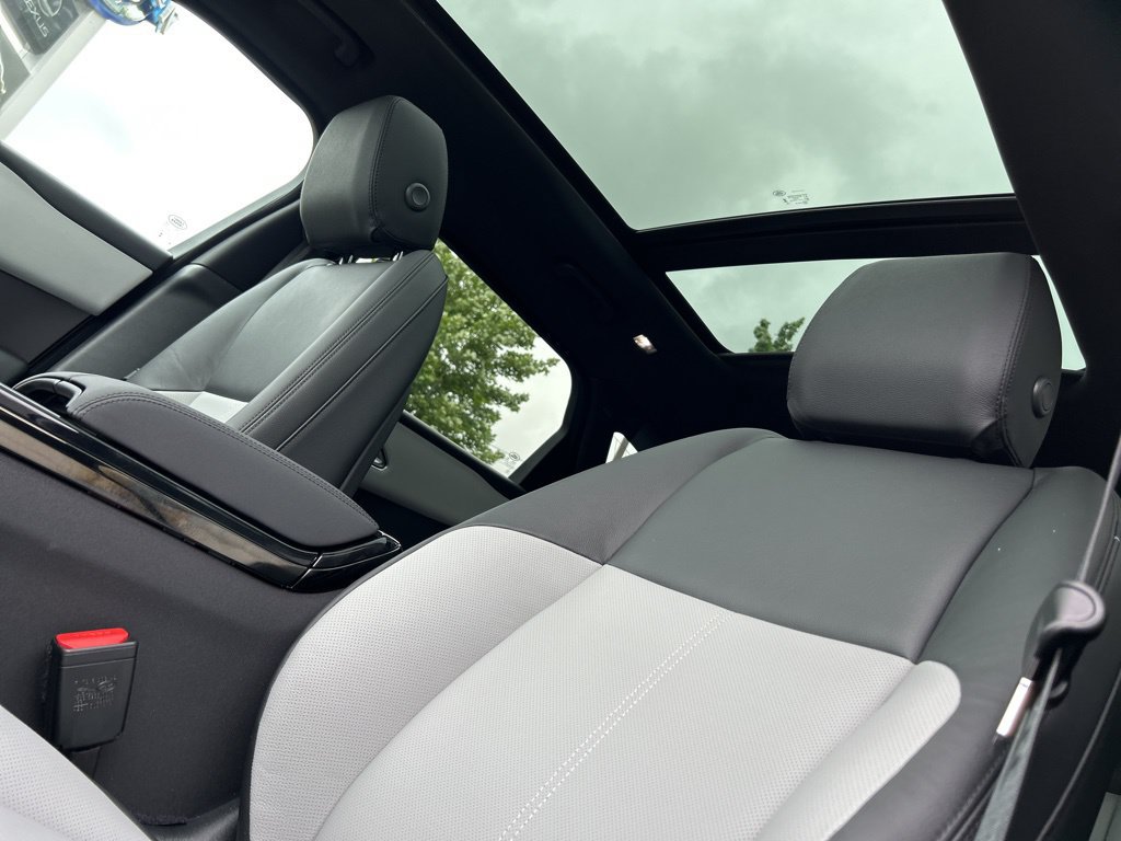 New 2026 Land Rover Range Rover Velar Dynamic SE AWD/4WD image 14