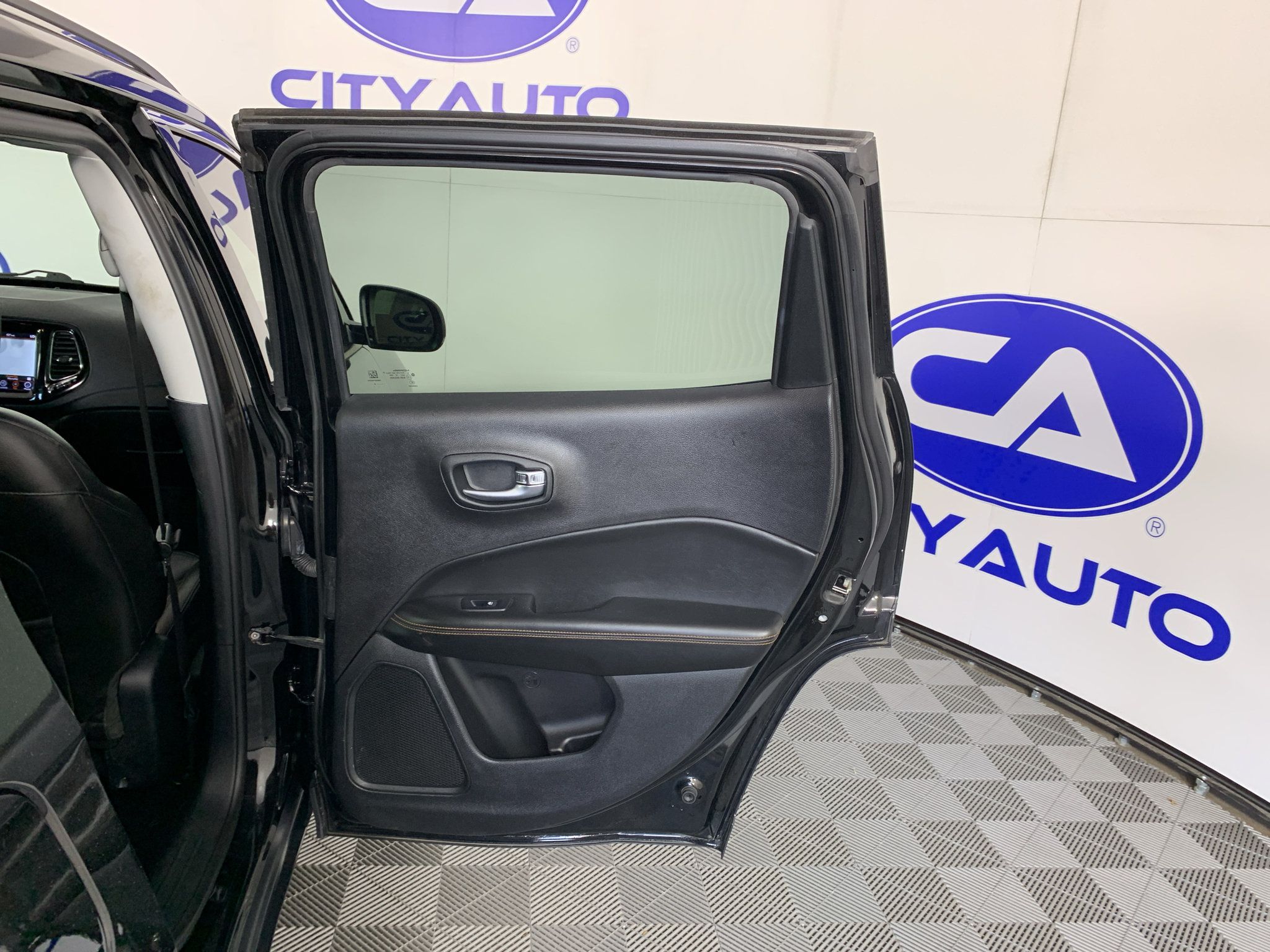 Used 2018 Jeep Compass Limited w/ Navigation Group AWD/4WD image 33