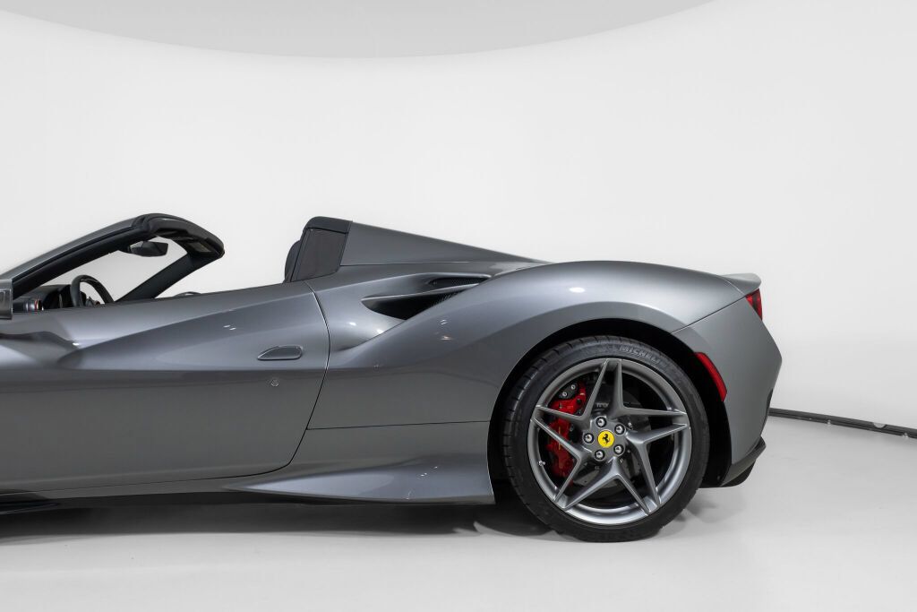 Used 2022 Ferrari F8 Tributo RWD image 17