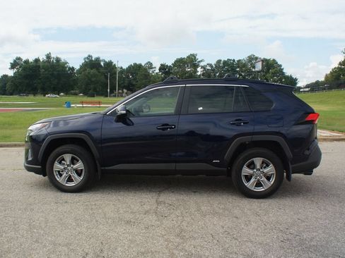 Used 2025 Toyota RAV4 XLE AWD/4WD image 13
