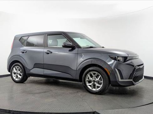 Used 2023 Kia Soul LX w/ Option Group 015 FWD image 11