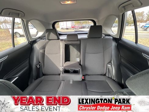 Used 2019 Toyota RAV4 LE image 14