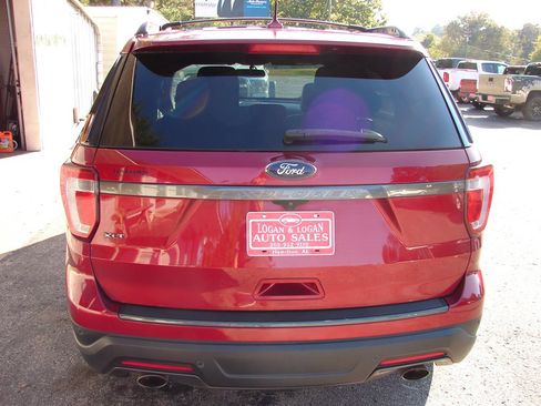 Used 2018 Ford Explorer XLT w/ Equipment Group 202A image 4