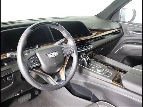 Used 2023 Cadillac Escalade Premium Luxury RWD image 6