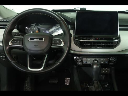 Certified 2022 Jeep Compass Limited w/ Sun and Sound Group AWD/4WD image 17