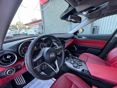 Used 2017 Alfa Romeo Giulia w/ Sport Appearance Package image 11