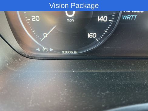 Used 2017 Volvo XC90 T5 Momentum w/ Vision Package image 5