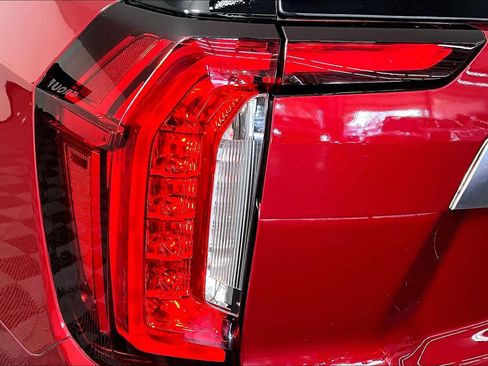 Used 2023 GMC Yukon XL Denali AWD/4WD image 28