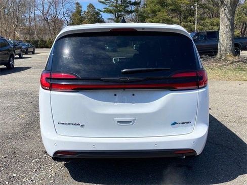 New 2023 Chrysler Pacifica Touring-L w/ S Appearance Package image 4
