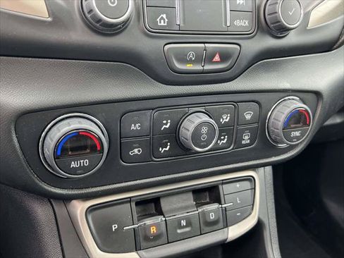 Used 2022 GMC Terrain Denali w/ Denali Premium Package AWD/4WD image 32