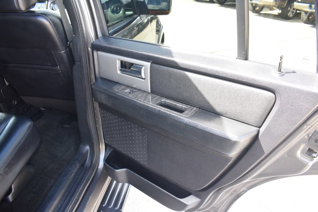 Used 2017 Ford Expedition Limited RWD image 15