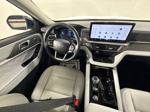 Used 2025 Ford Explorer Platinum w/ LUX Leather Package AWD/4WD image 18