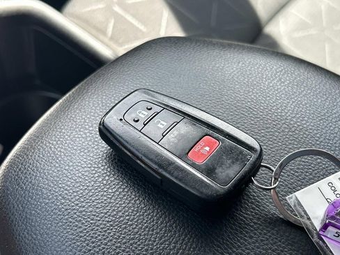 Used 2022 Toyota RAV4 XLE image 27