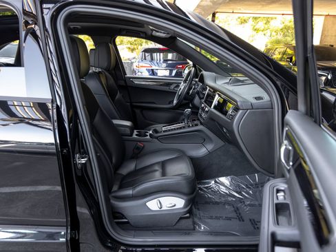 Certified 2023 Porsche Macan AWD/4WD image 55