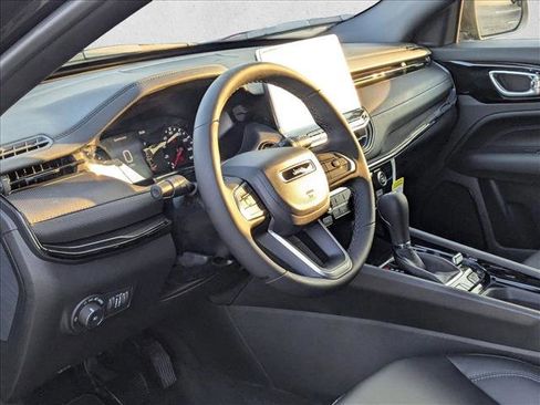 New 2026 Jeep Compass Latitude image 3