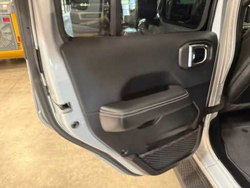 Used 2023 Jeep Wrangler Unlimited Sahara AWD/4WD image 34