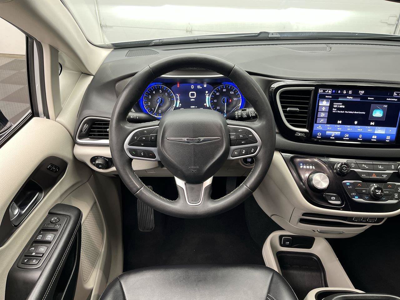 Used 2024 Chrysler Pacifica Touring-L FWD image 13