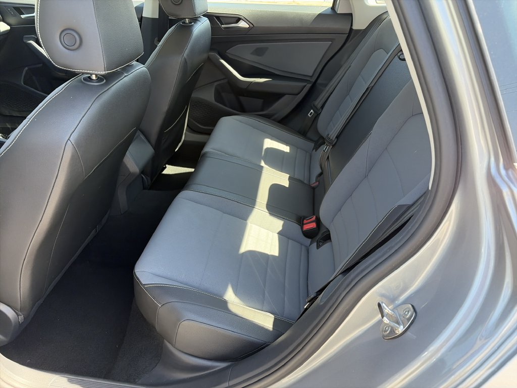 Used 2025 Volkswagen Jetta SE FWD image 18