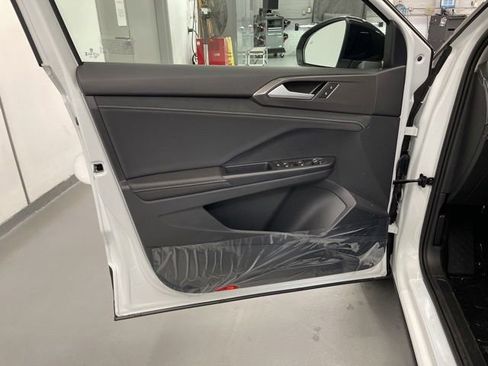 New 2026 Volkswagen Taos SE image 26