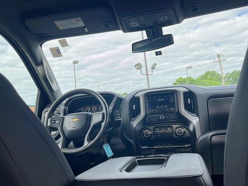 Used 2021 Chevrolet Silverado 2500 Custom w/ Custom Value Package AWD/4WD image 26