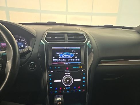 Used 2016 Ford Explorer Platinum AWD/4WD image 10