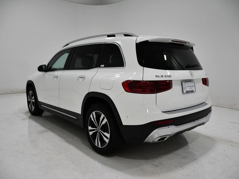 Used 2026 Mercedes-Benz GLB 250 4MATIC image 3